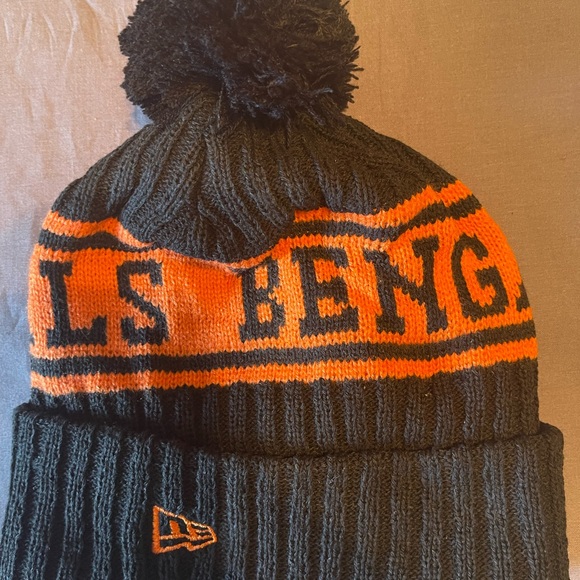 (NWT) 2022 CINCINNATI BENGALS BEANIE!! WHILE SUPPLIES LAST ONLY $19🔥🔥 - Picture 4 of 12